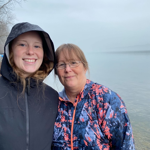 Meet your Posher, Elissa! - Picture 3 of 5